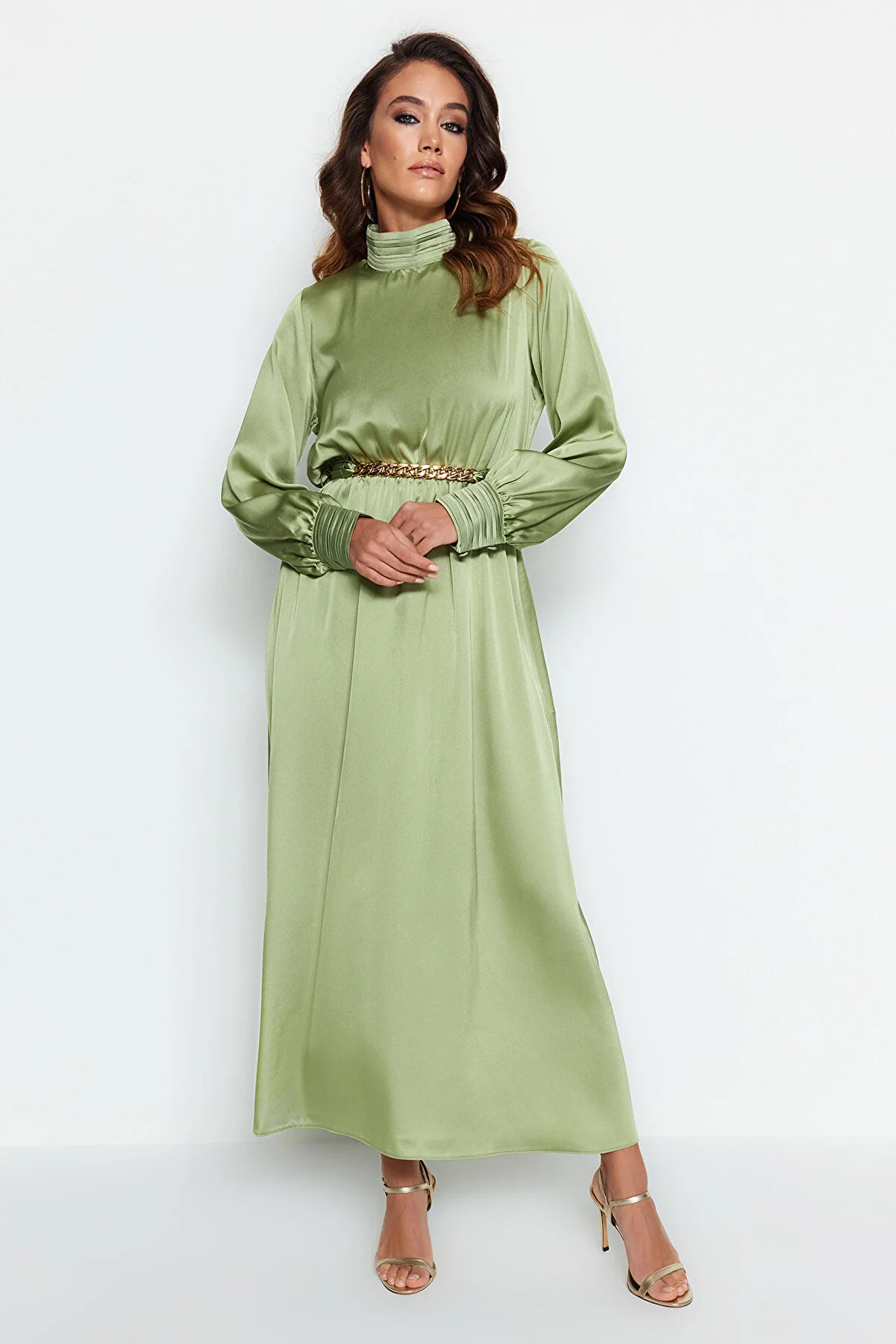 Trendyol Modest  Grünes gewebtes Abendkleid mit drapiertem Kragen und Manschetten, Gürtel TCTSS22EB0142