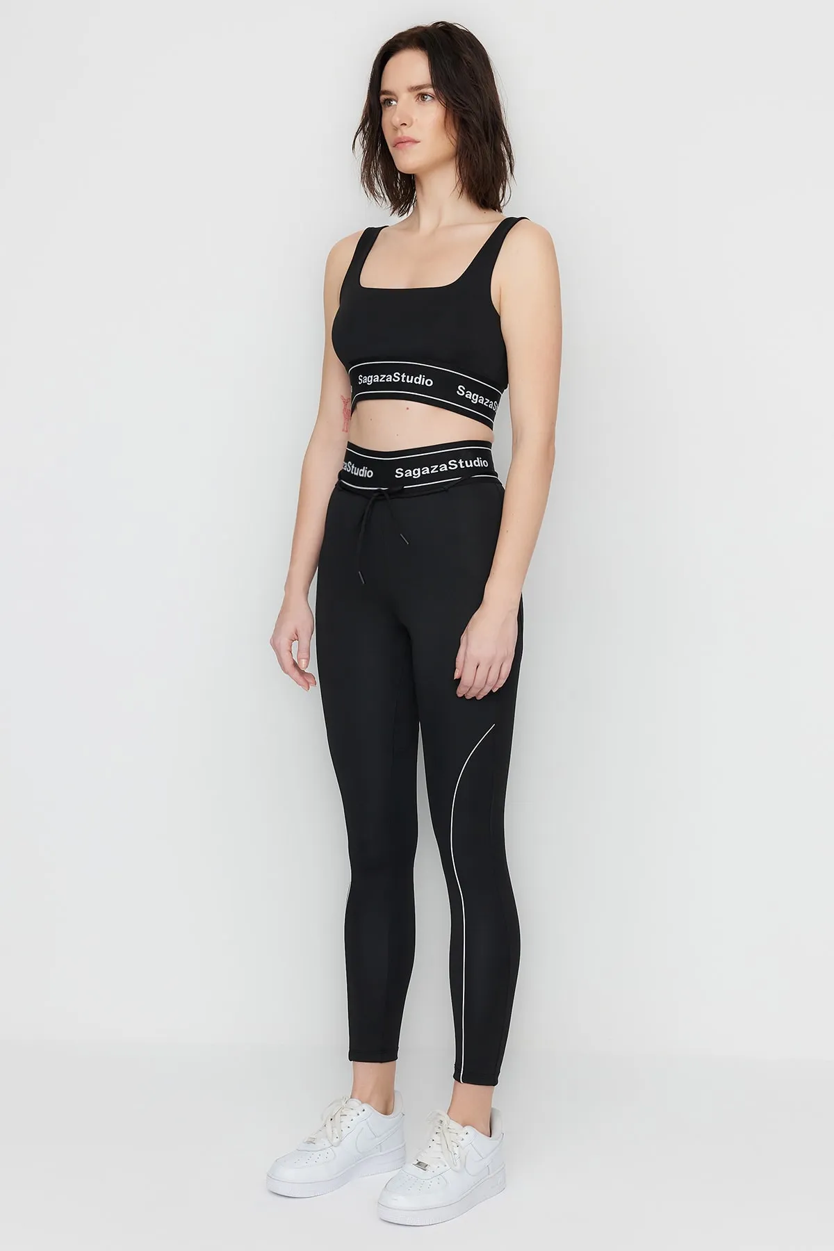 Trendyol Collection  X Sagaza Studio – Schwarze Sport-Leggings mit Kordelzug-Paspelierung und Push-Up-Nähten