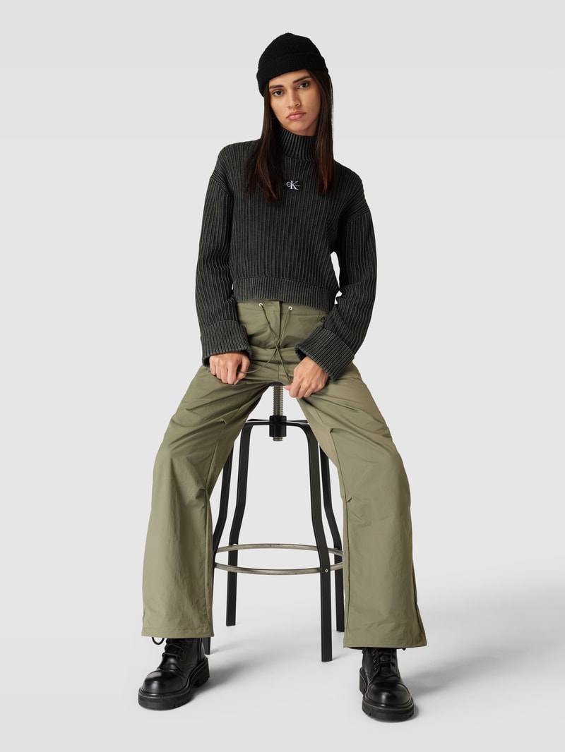 Loose Fit Cargohose mit Kordelzug in olivgrün