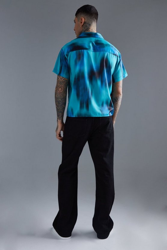 Kurzärmliges kastiges Batik Satin-Hemd