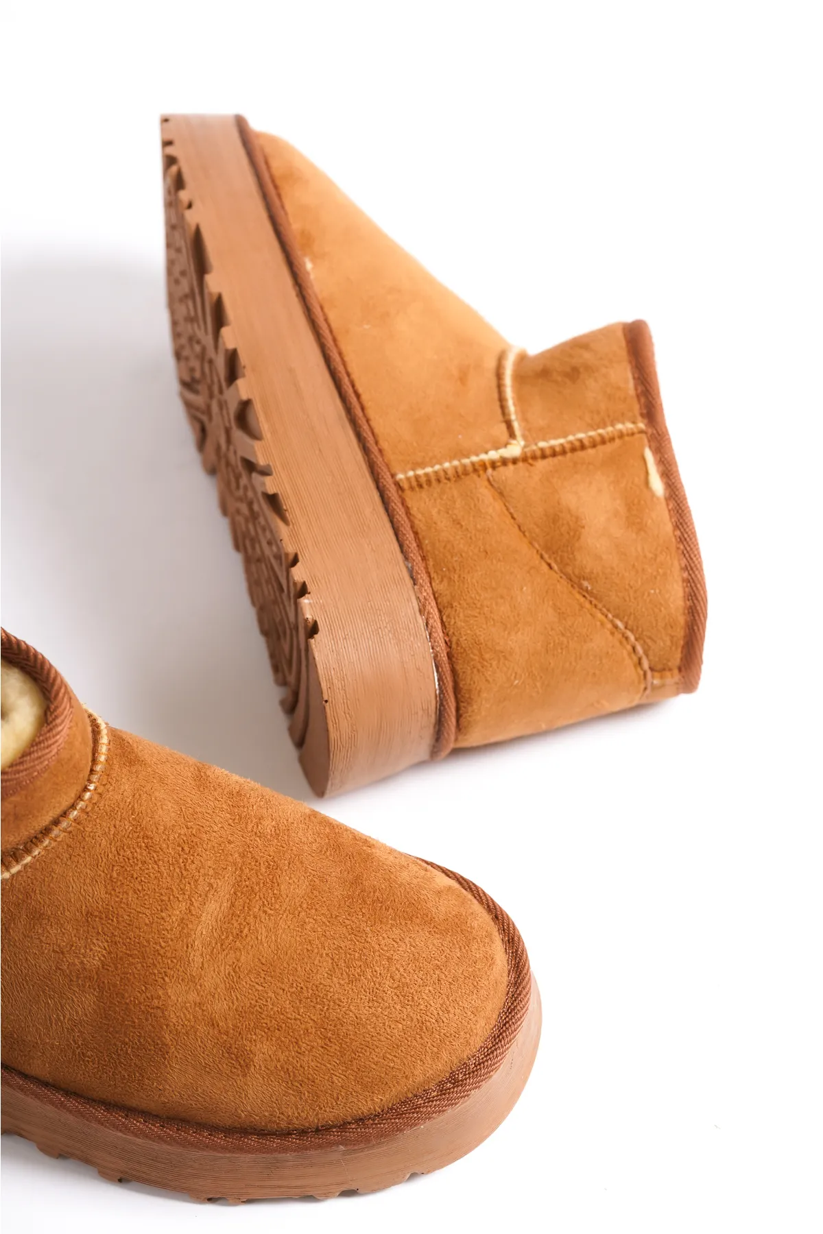 Capone Outfitters  Damen-Stiefeletten mit runder Spitze und pelziger Innenseite