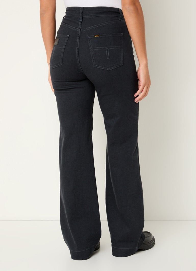 Blugi Jean Lois Rosa, cu croială lejeră, cu talie înaltă și buzunare laterale.