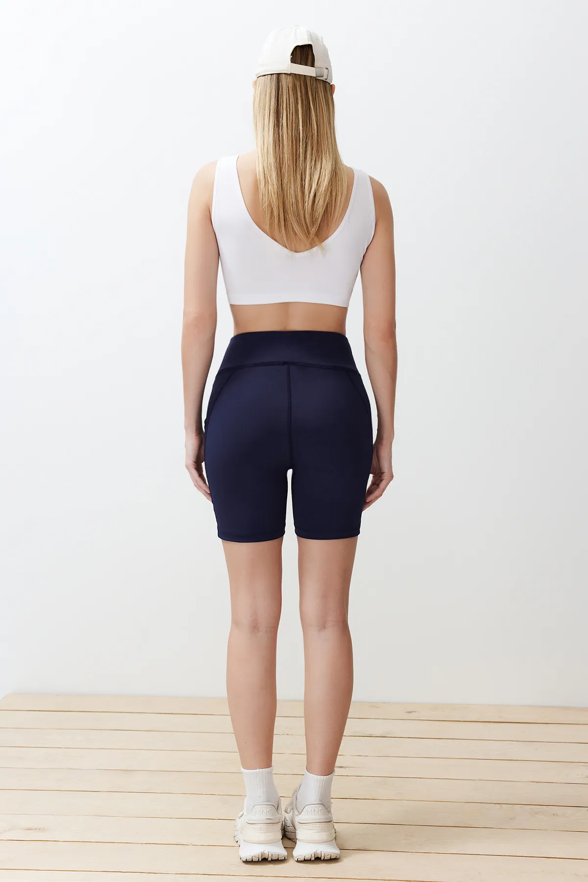 Trendyol Collection  Marineblaue gestrickte Sportshorts/kurze Leggings mit Doppeltaschendetail THMSS24TY00030