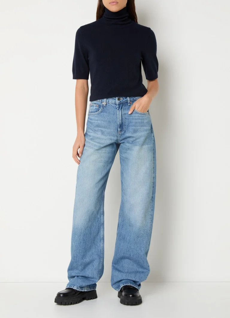 Jeans Benetton a vita alta e vestibilità ampia, lavaggio medio.