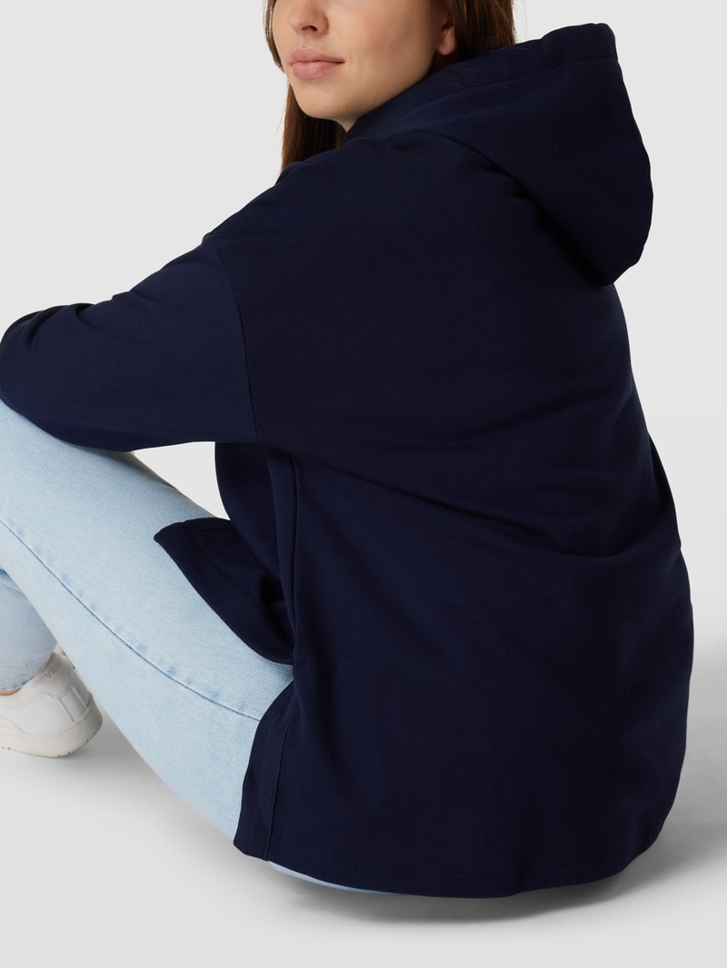 PLUS SIZE mit Label-Stitching in marineblau