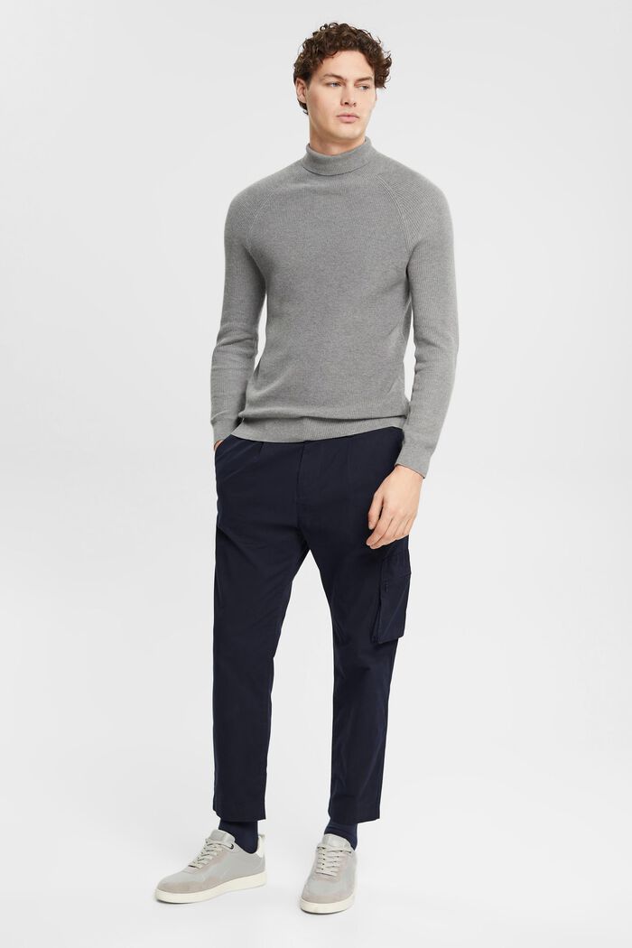 Chino mit Cargotasche