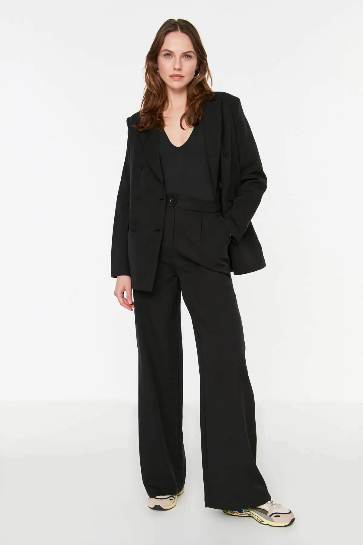 Trendyol Collection  Schwarze plissierte Webhose mit weitem Bein TWOSS21PL0189