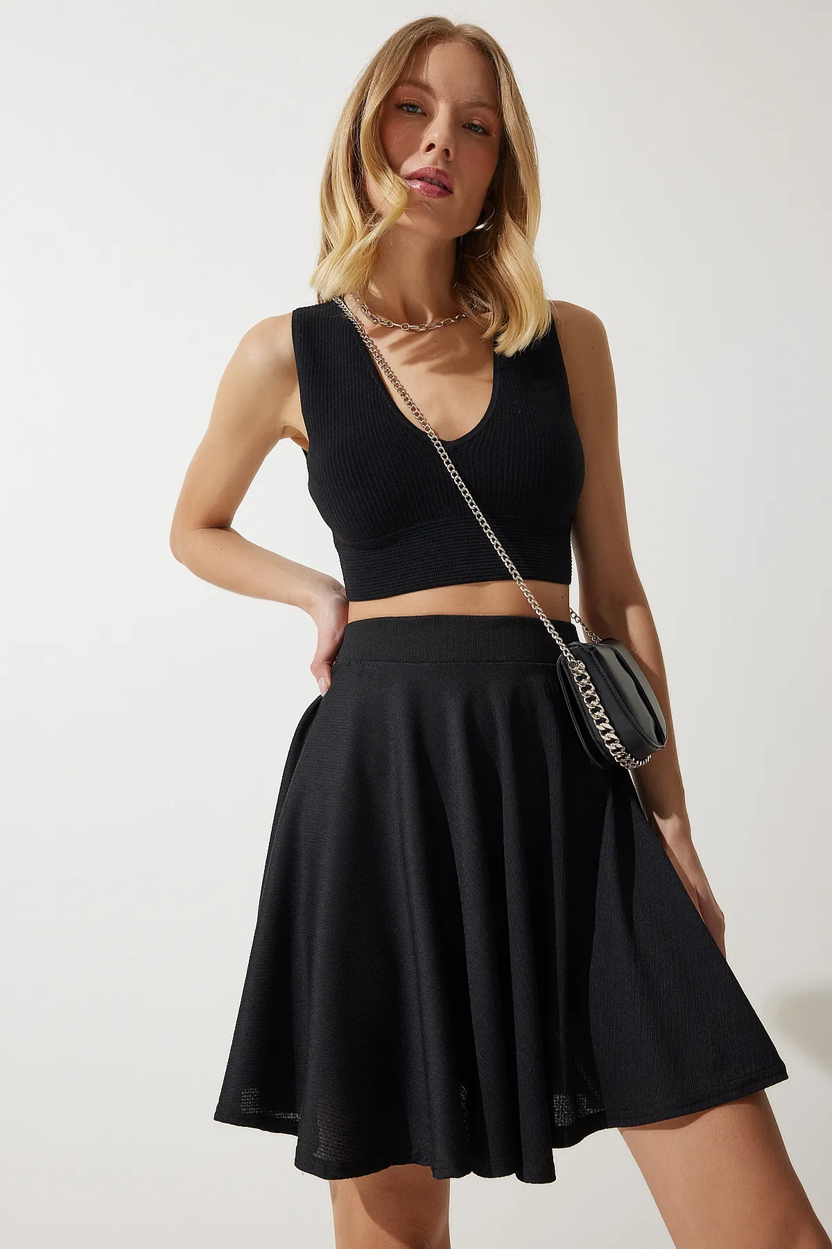 Happiness İstanbul  Schwarzer ausgestellter Mini-Strickrock mit Falten für Damen DD01156