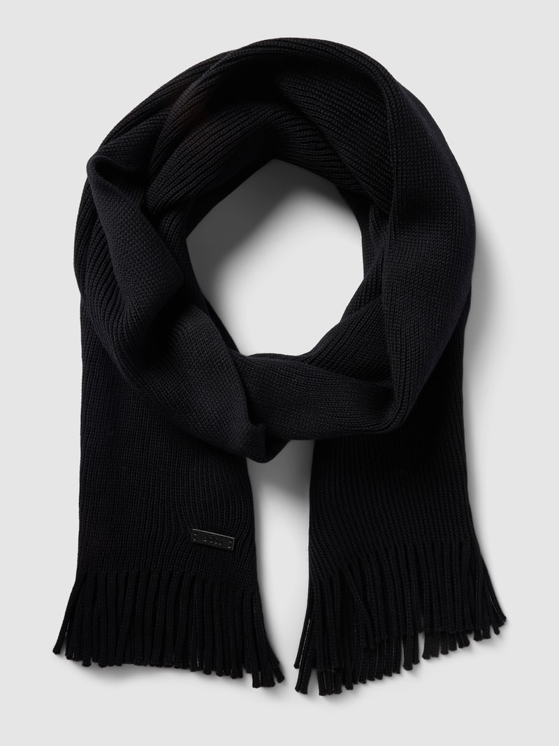 Strickschal mit Fransen Modell 'Albas' in schwarz