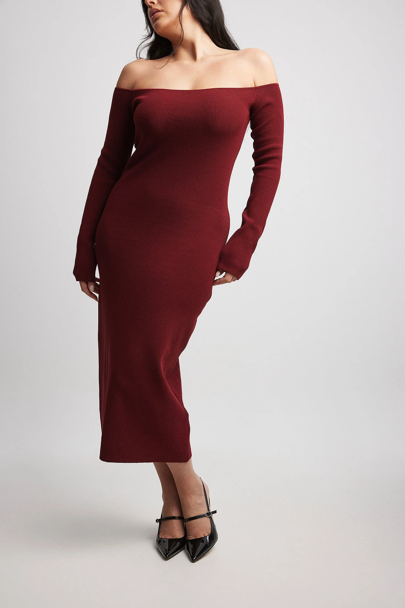 Schulterfreies Strick-Midikleid