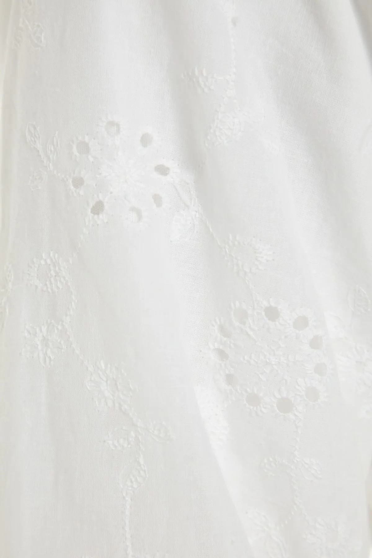Trendyol Modest  Weißes, gefüttertes, gewebtes Kleid mit Stickereidetails an Ärmeln und Röcken TCTSS23EB00080