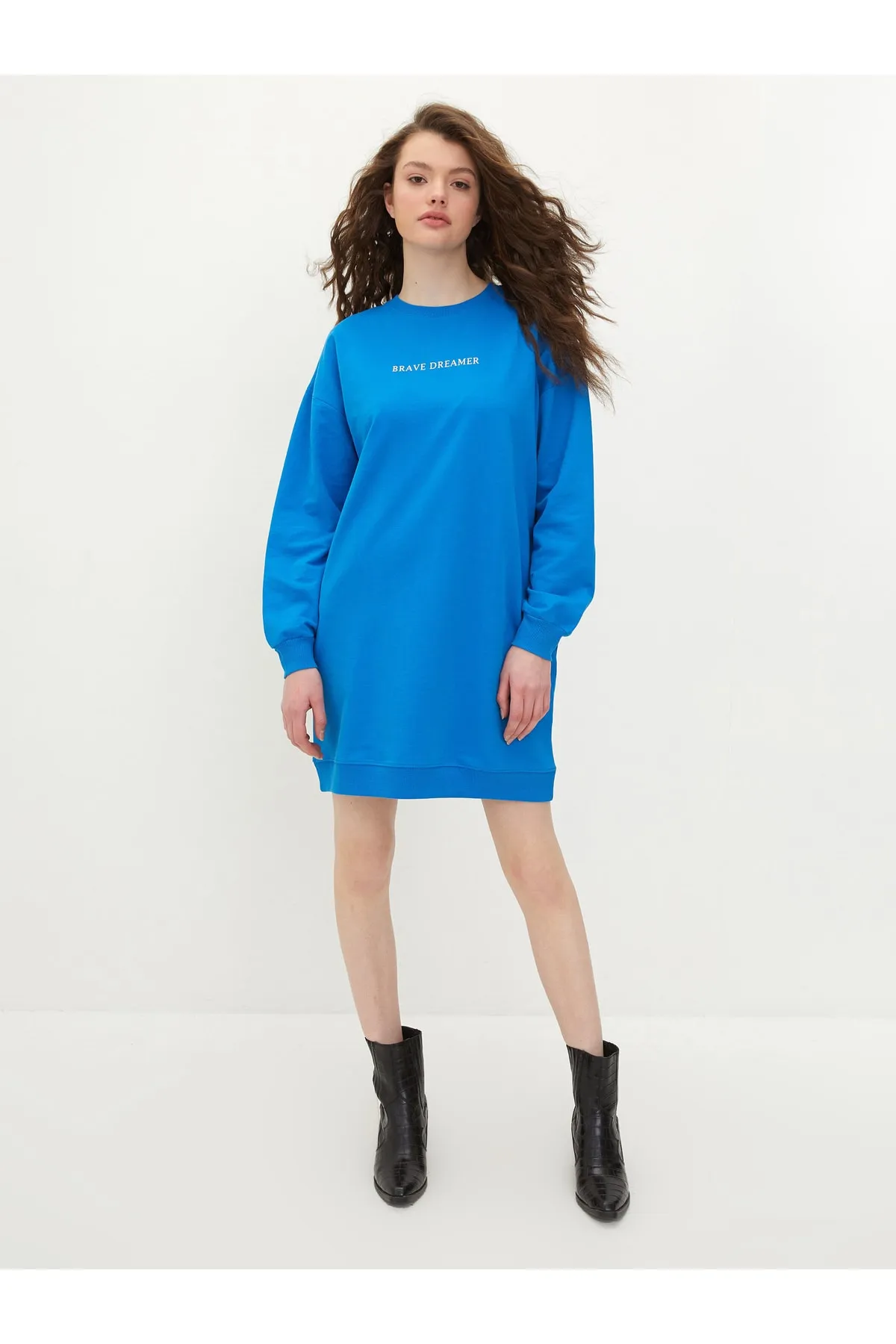 LC Waikiki  Langärmliges Damenkleid mit Rundhalsausschnitt und Textdruck