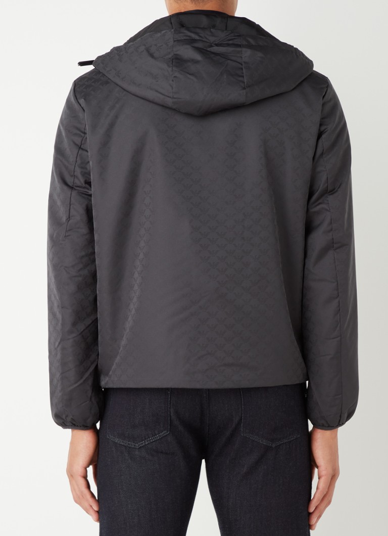 Jachetă matlasată Emporio Armani cu glugă și imprimeu cu logo pe material.