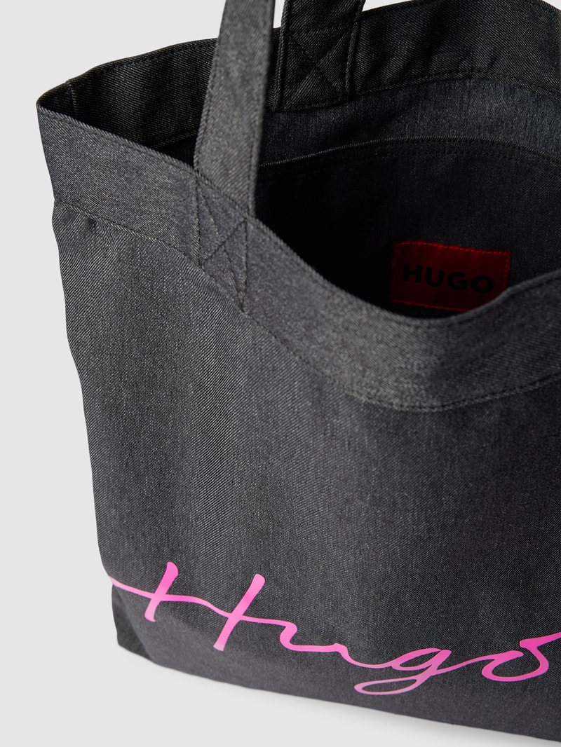 Umhängetasche mit Label-Print Modell 'Erik' in schwarz