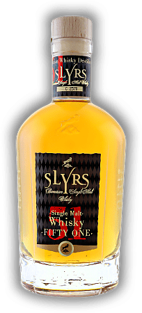 Slyrs Bavarian Single Malt Whisky Fifty-One 51% 0,35 Liter Slyrs Bavarian Single Malt Whisky Fifty-One 51% 0,35 Liter Als kräftiges und vielschichtiges Cuvée gilt er als der große Bruder des klassischen SLYRS Single Malts. 0,35	 Liter - Vol 51%