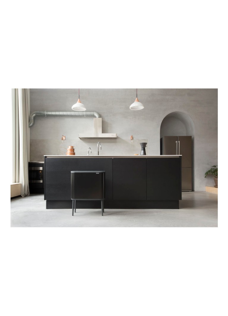 Lixeira Brabantia Bo Touch Bin com tampa e pés, 36 litros