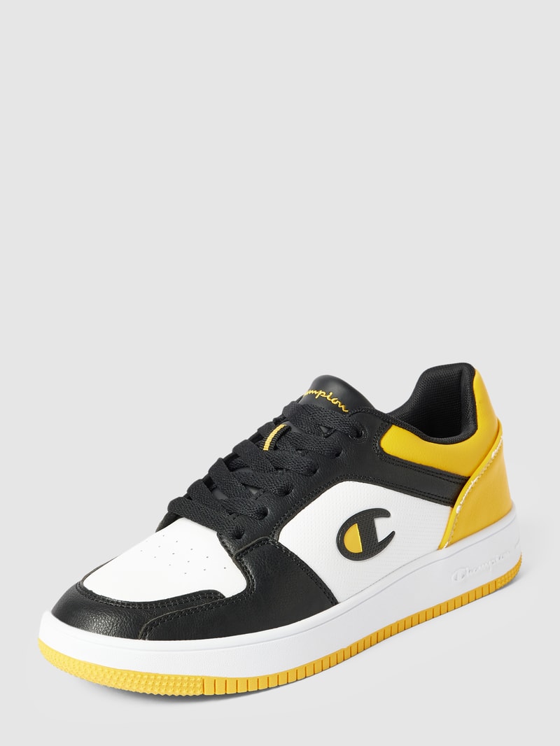 Sneaker mit Label-Detail in gelb
