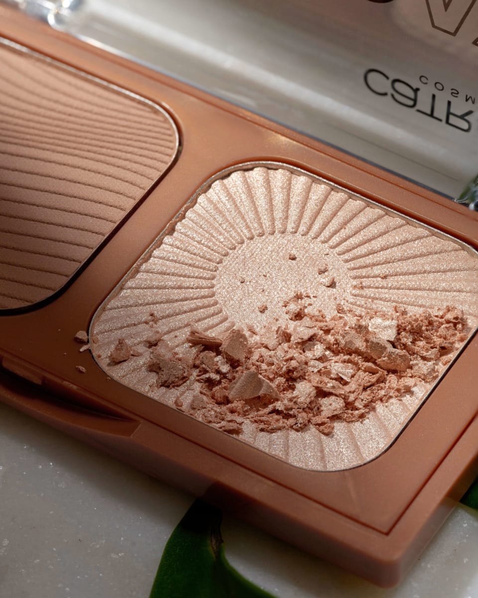 Bronzer &  Highlighter Palette Holiday Skin 010 Out Of Office, 5,5 g