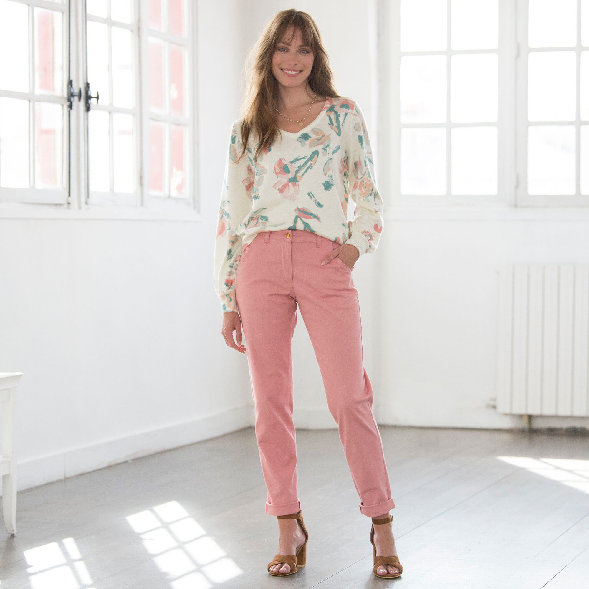 Pantalon twill coupe mom découpes fantaisie