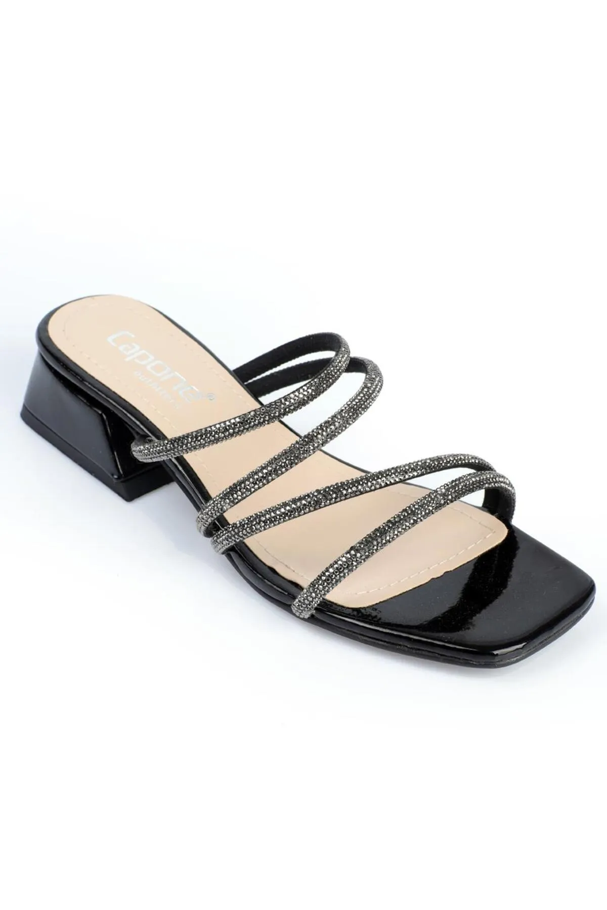 Capone Outfitters  Capone Blunt Toe Stony Banded Damen-Hausschuhe aus schwarzem Lackleder mit kurzem Absatz