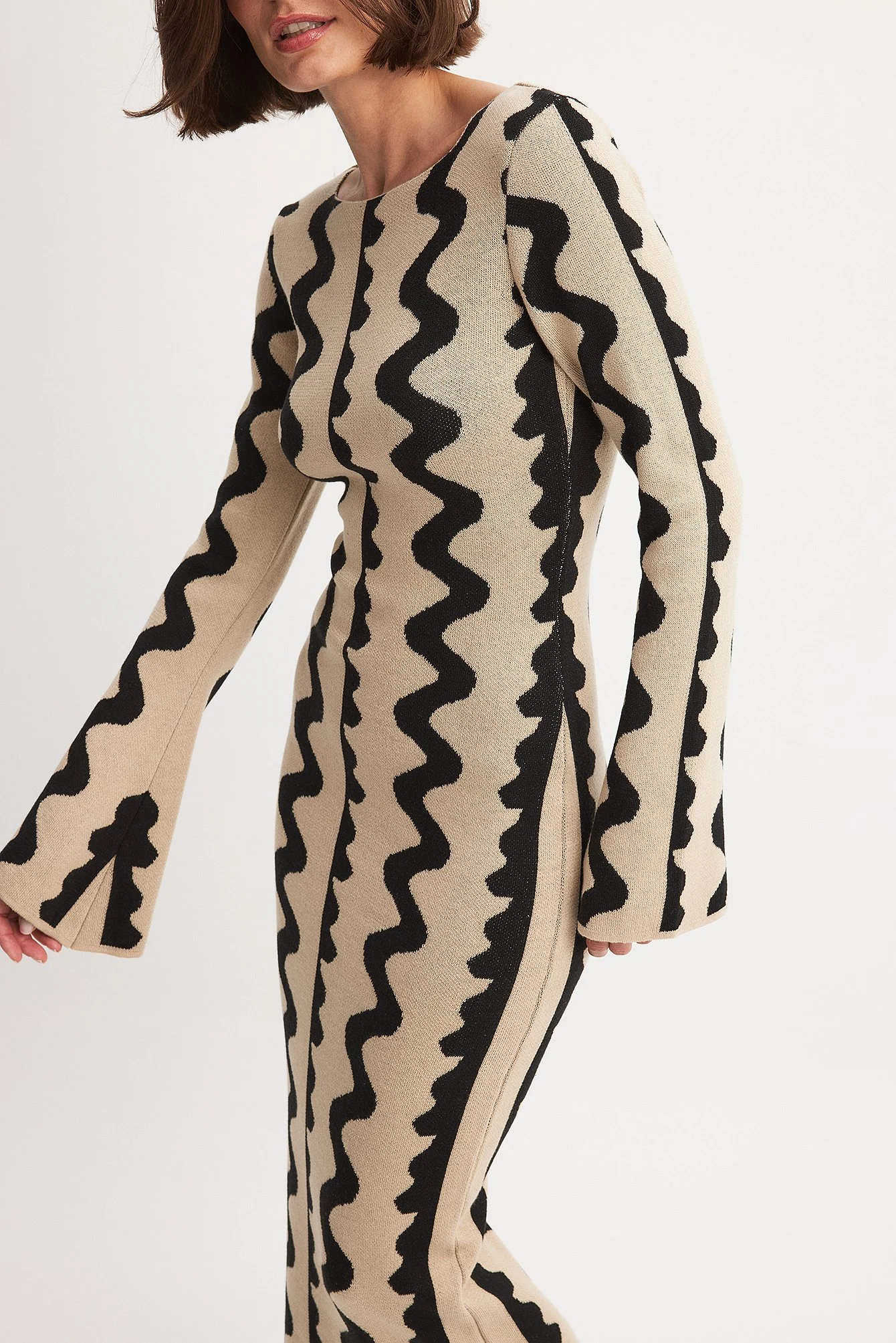 Maxi-Strickkleid mit weiten Ärmeln