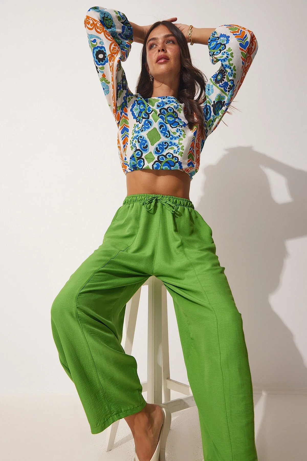 Happiness İstanbul  Lebhafte grüne Shalwar-Hose aus Leinenviskose mit Taschen CV00001 für Damen