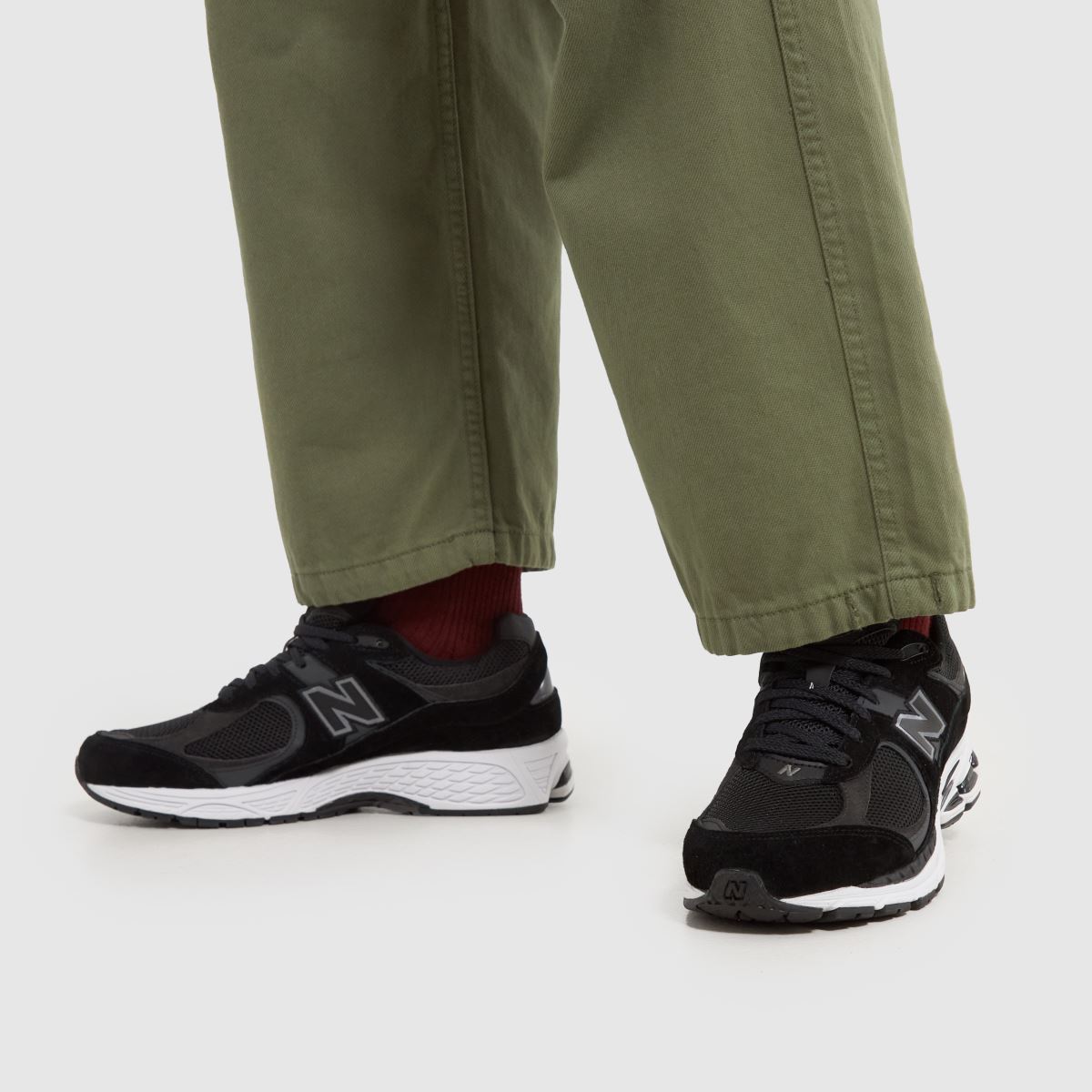 New Balance 2002r träningsskor i svart och vitt