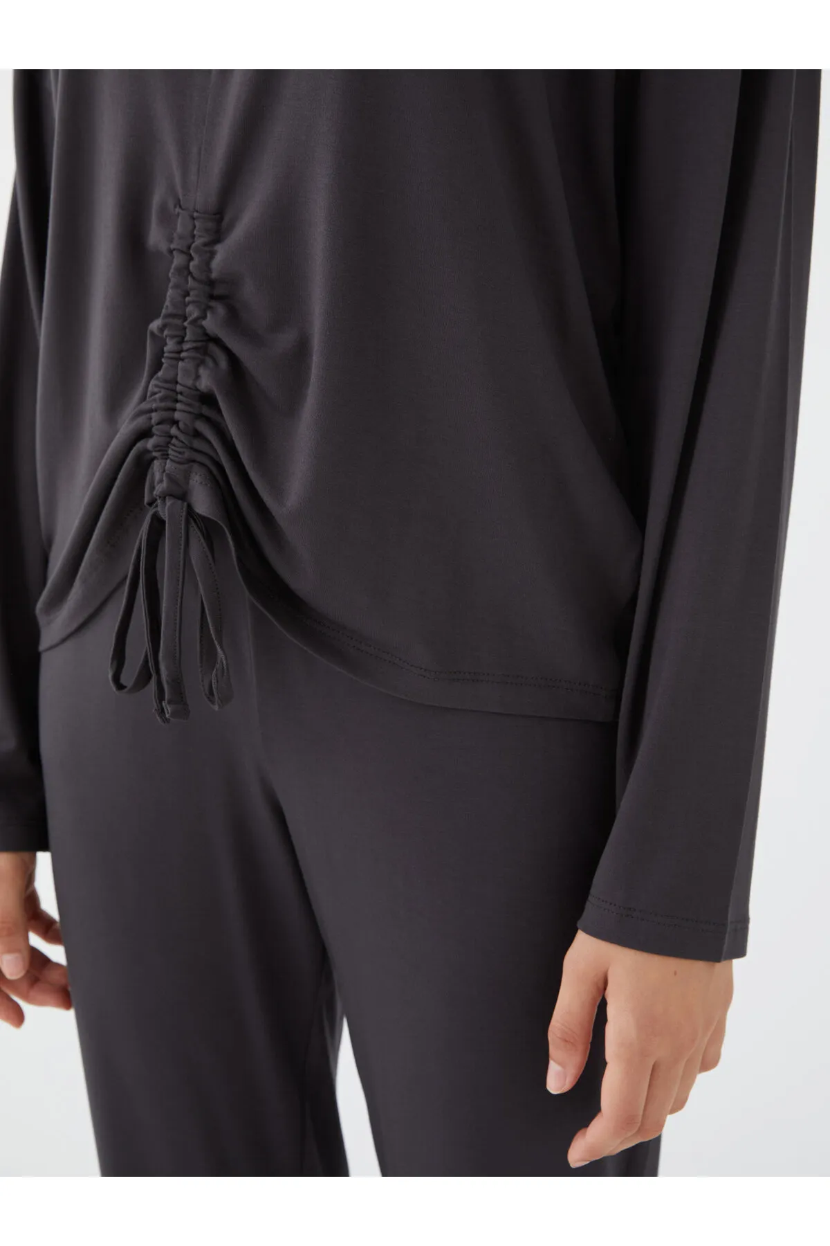 LC Waikiki  Einfarbiges, langärmliges Damen-Pyjama-Set mit V-Ausschnitt