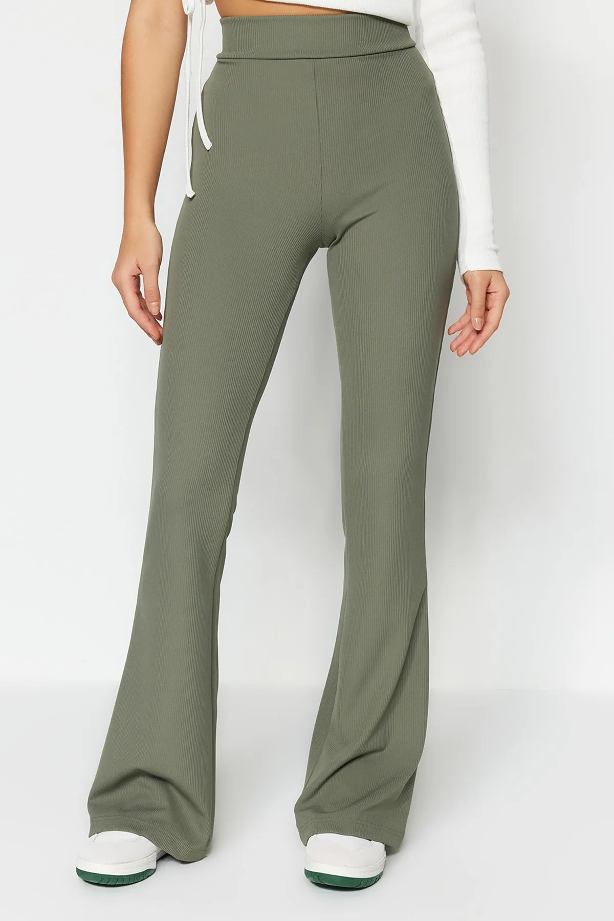 Trendyol Collection  Khakifarbene, gerippte, ausgestellte/spanische Leggings mit hoher Taille und gestrickter Hose TWOSS23PL00135