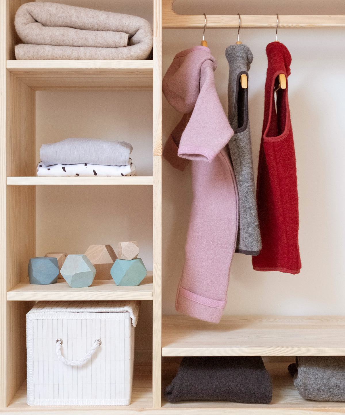 Montessori Kleiderschrank Kiefer