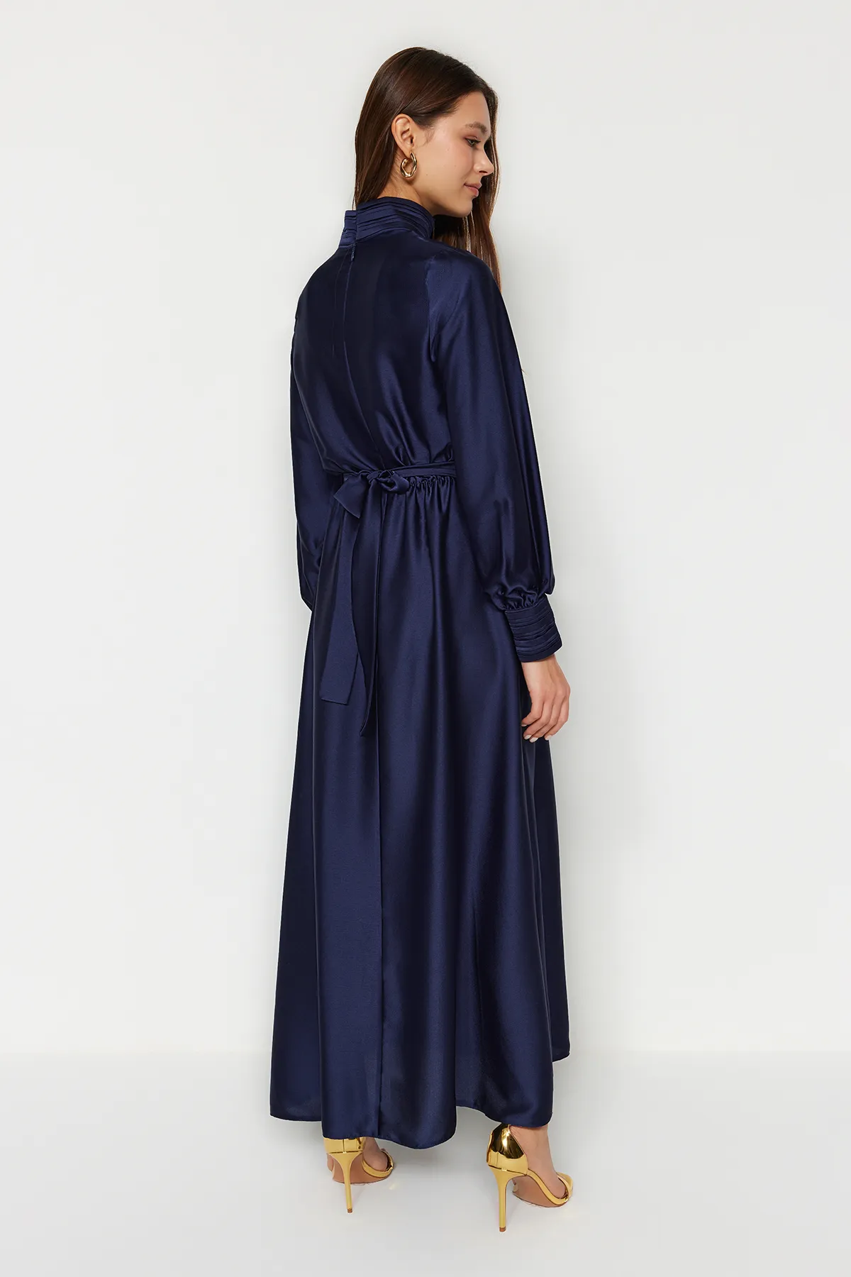 Trendyol Modest  TCTSS22EB0142 Marineblaues Satin-Fitted Bubble-Leinwandgewebe