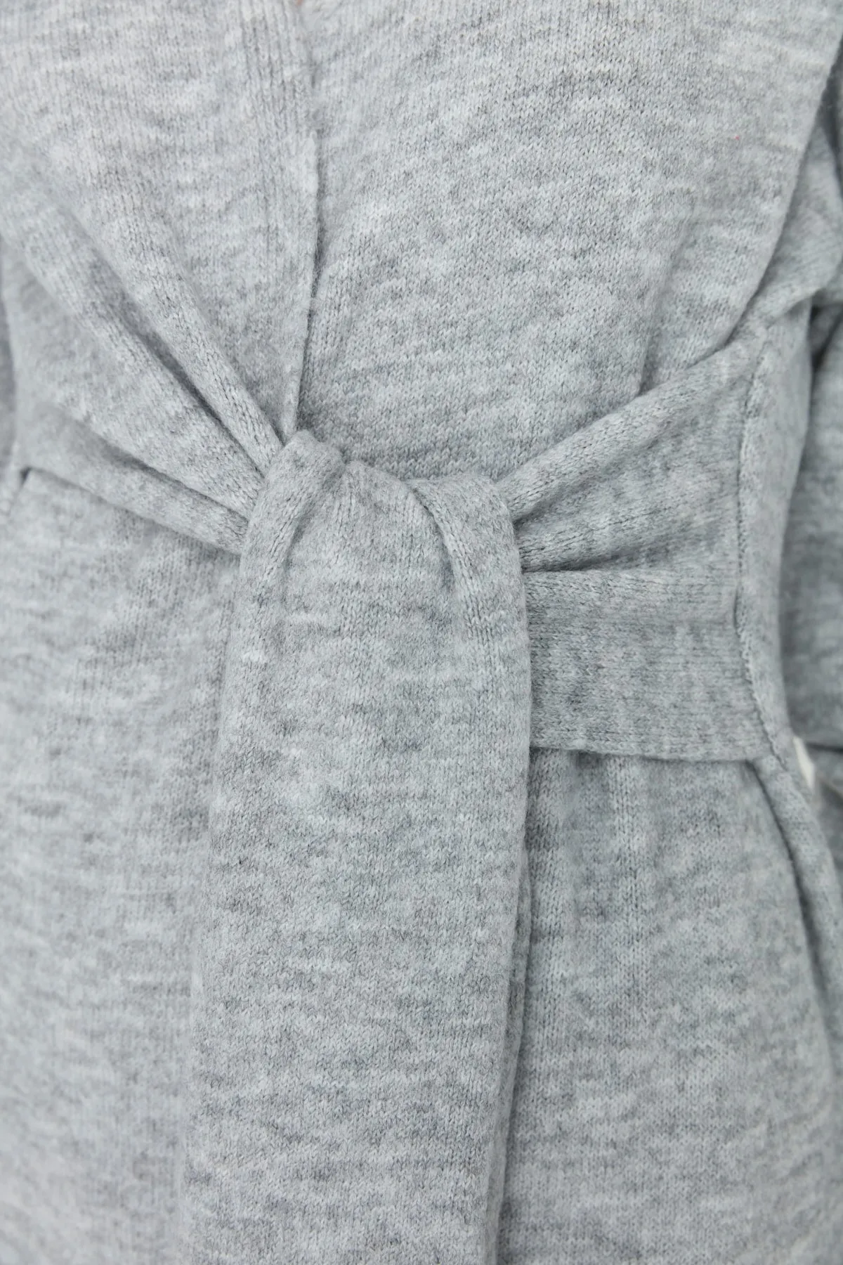 Trendyol Collection  Graues Maxi-Strickkleid mit zweireihigem Kragen und Bindeband TWOAW21EL0260