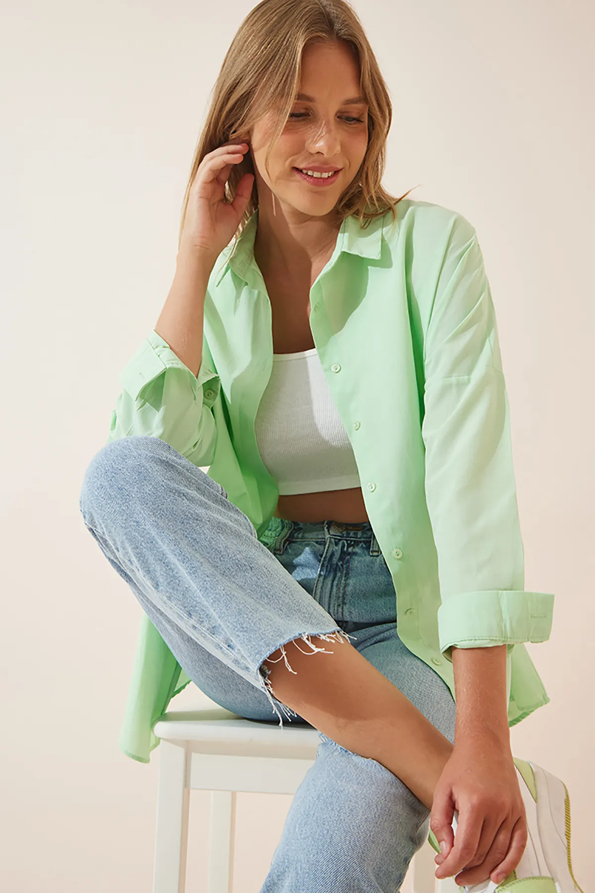 Happiness İstanbul  Hellgrünes, langes Oversize-Basic-Shirt für Damen DD00842