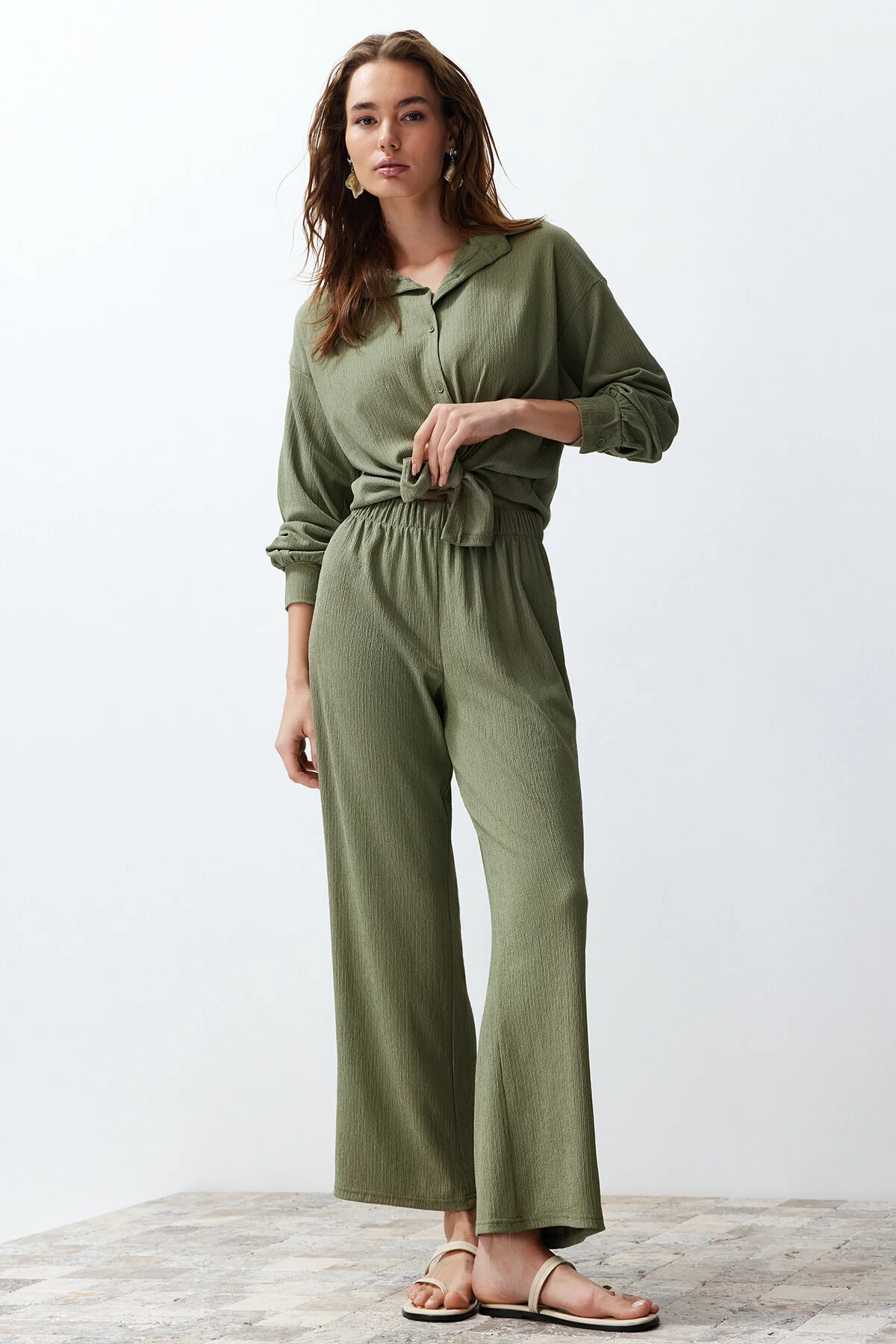 Trendyol Collection  Grünes gewebtes Unter-Oberteil-Set TWOSS24AU00066
