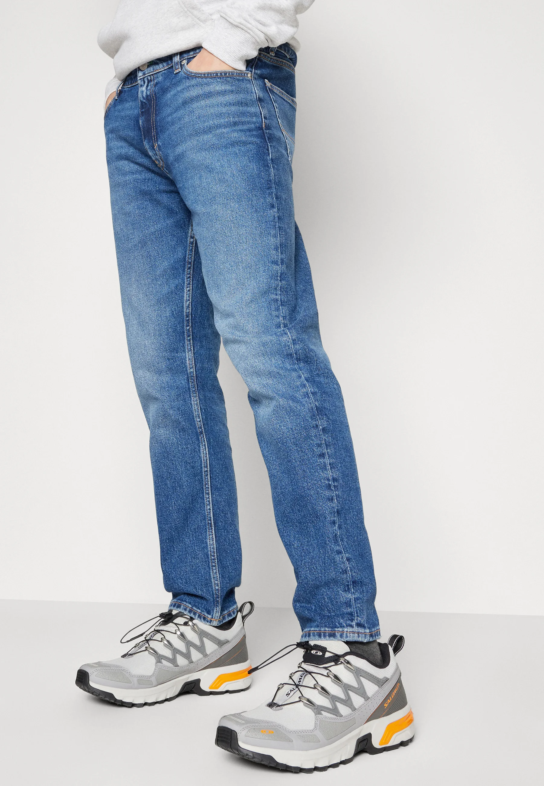 Tommy Jeans DAD - Vaqueros de corte cónico