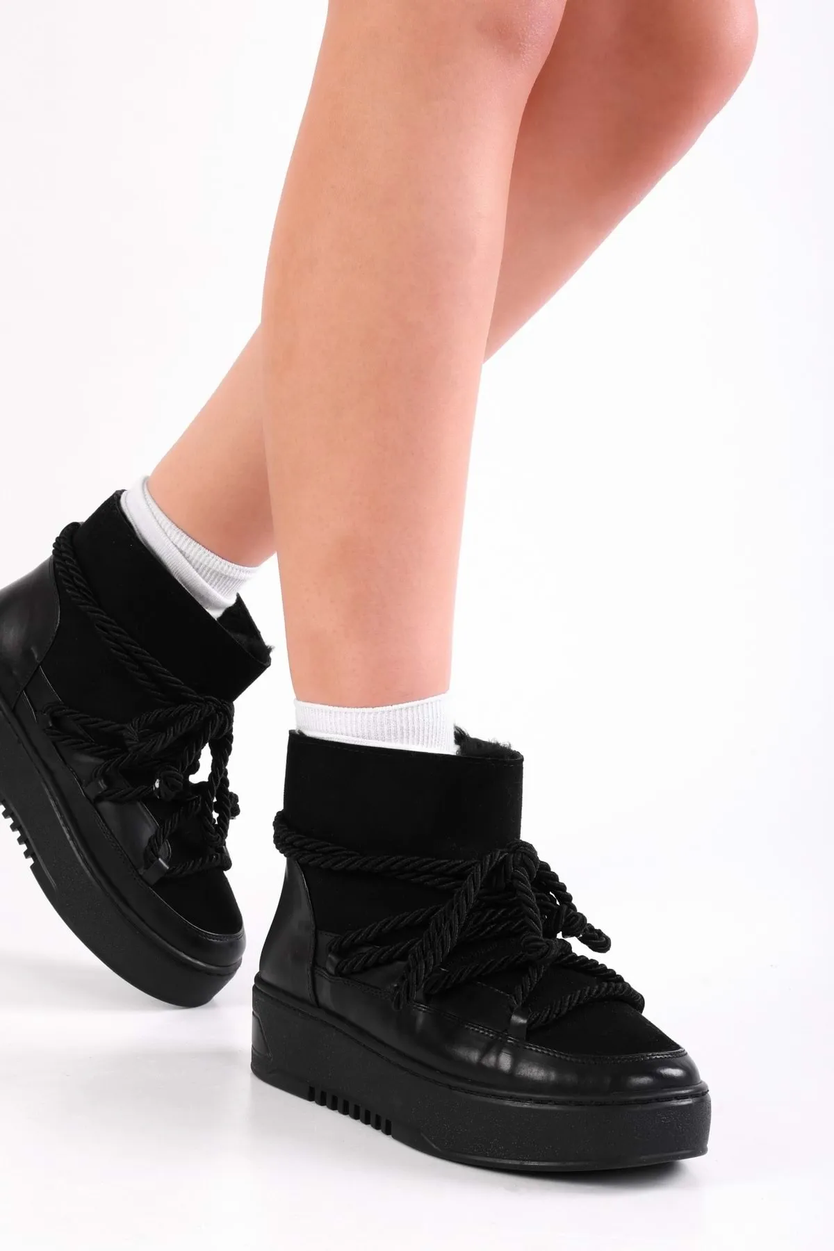Shoeberry  Damen-Schneestiefel „Snowy Black Furry Inside“ mit dicker Sohle