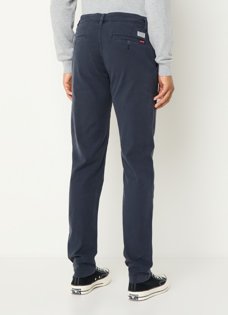 Pantaloni chino Levi's XX cu croială conică pe picioare și buzunare cusute.
