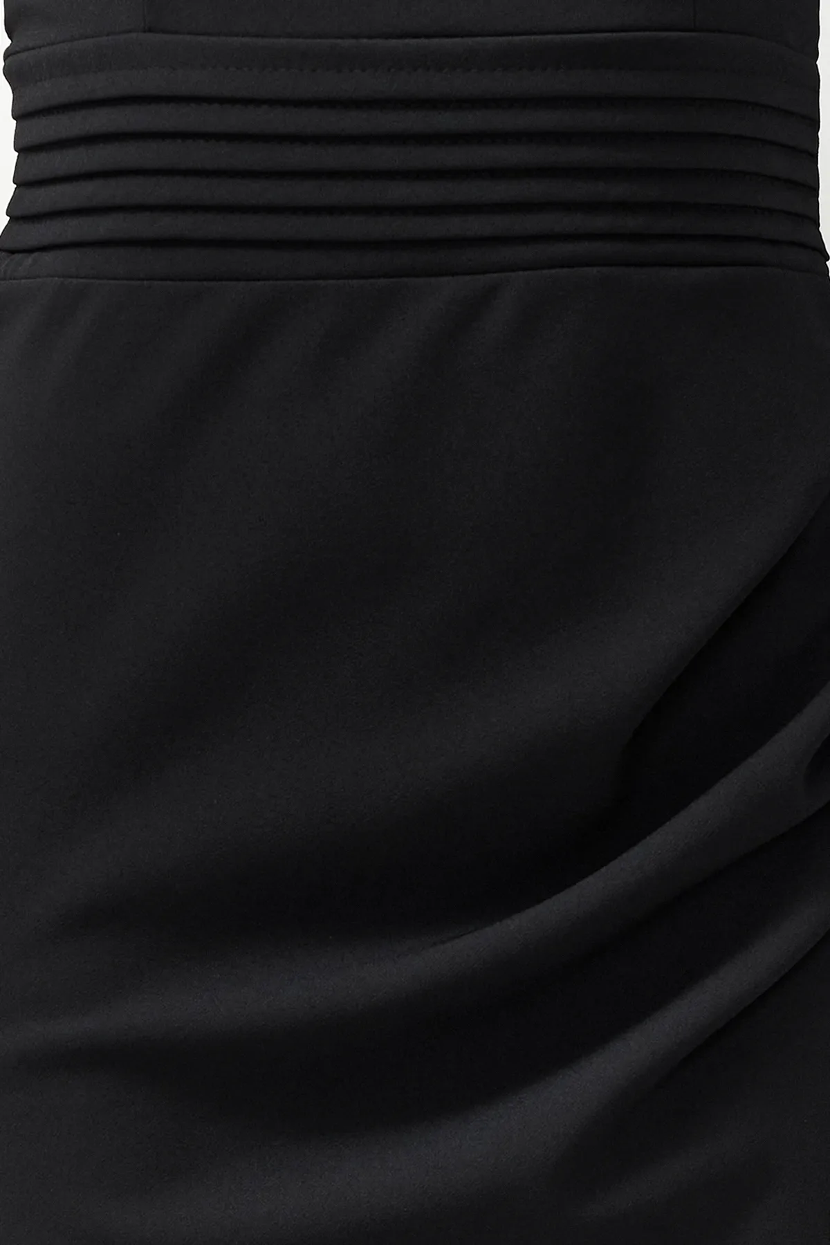 Trendyol Collection  Schwarzes, körperbetontes Webkleid mit Taillendetails TPRSS24EL00158