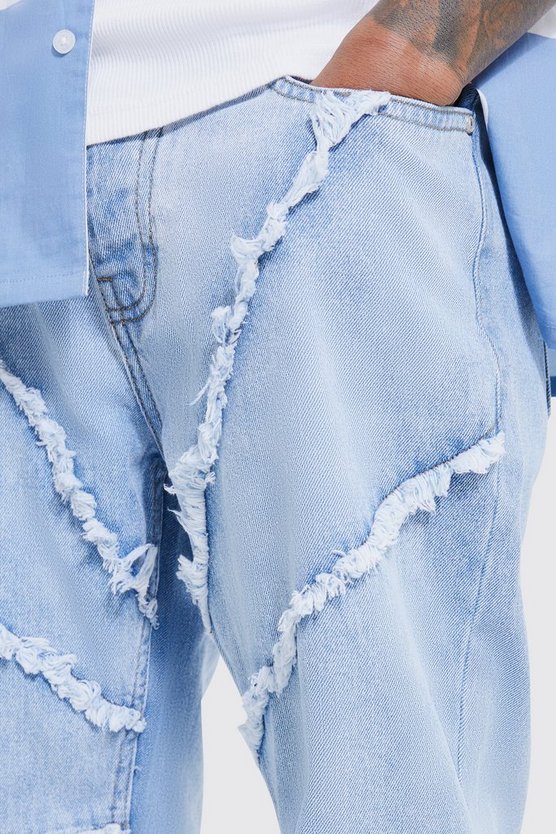 Lockere Schlagjeans mit ausgefranstem Saum