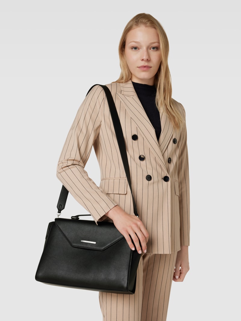 Crossbody Bag mit Label-Applikation in schwarz