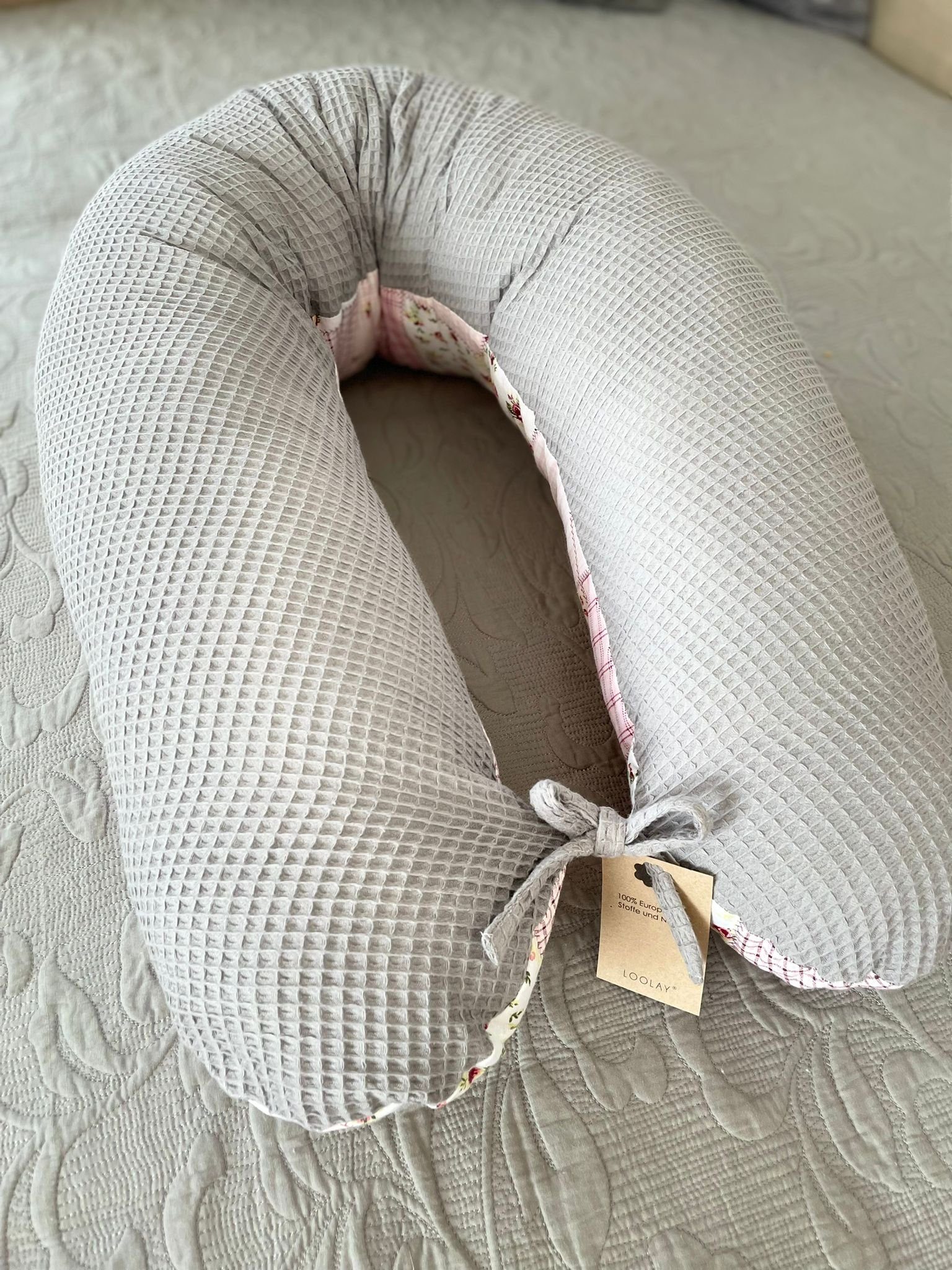 Loolay Stillkissen Attmungsaktive WAFFELPIQUE + GLATT Baumwolle XXL Stillkissen 170 cm, 1A Qualitat Europäische Stoffe unf Kleinserien-Nähen, LOOLAY® Stillkissen + Bezug, WEICH Schwangerschaftskissen Seitenschläferkissen ROSA, GRAU