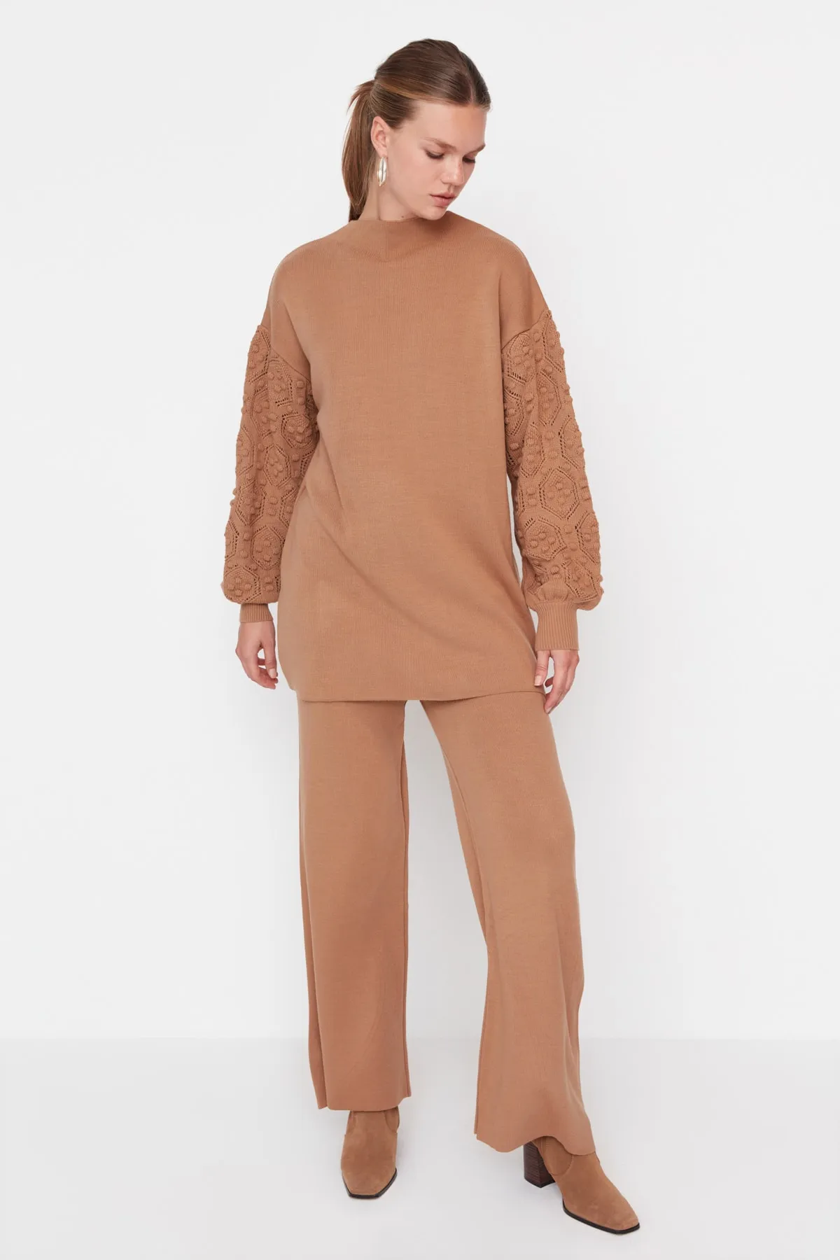 Trendyol Modest  Beiges durchbrochenes Strickpullover-Hosen-Strickwarenset mit Ärmeln TCTAW23US00087