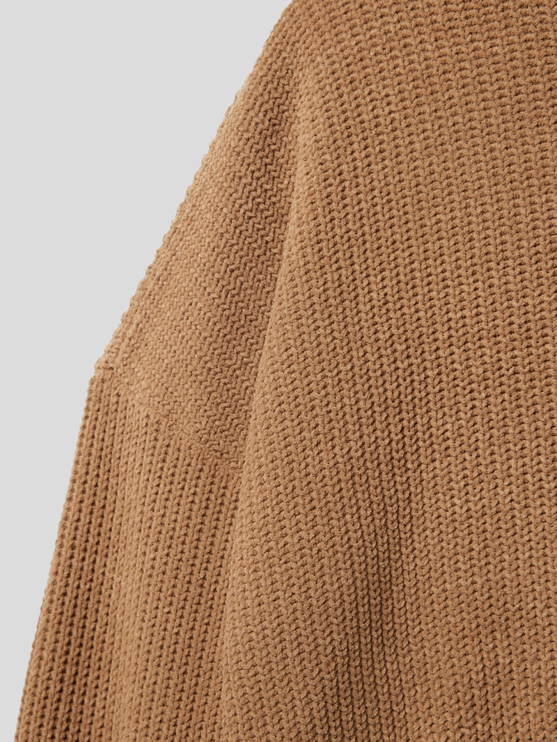 Strickpullover mit Stehkragen in camel