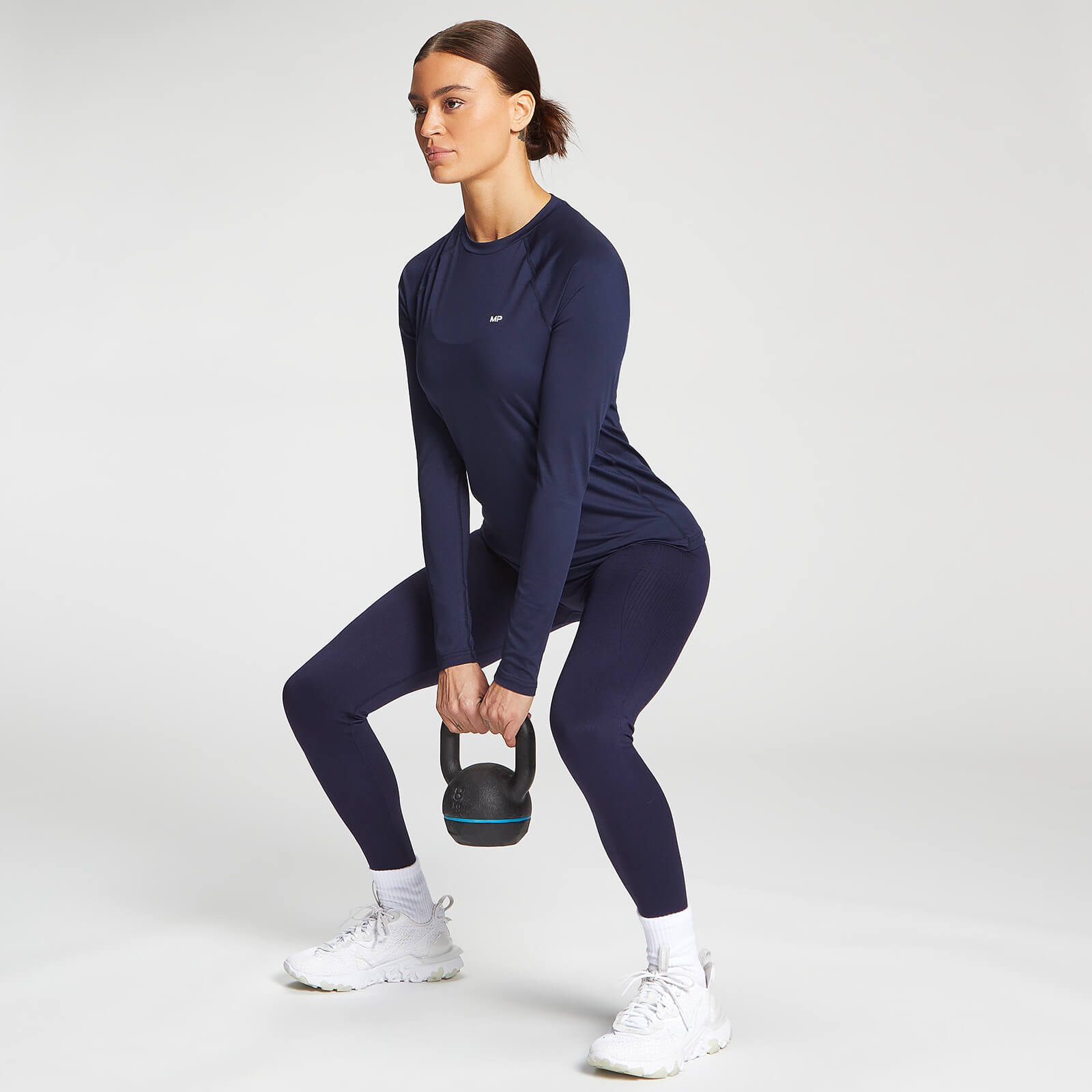 Haut d’entraînement à manches longues coupe slim MP Essentials pour femmes – Bleu marine