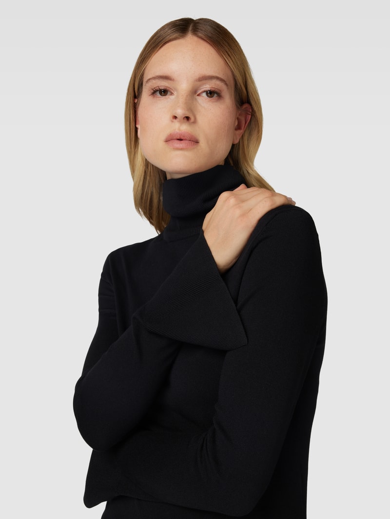 Strickpullover aus Viskose-Mix mit Rollkragen in schwarz