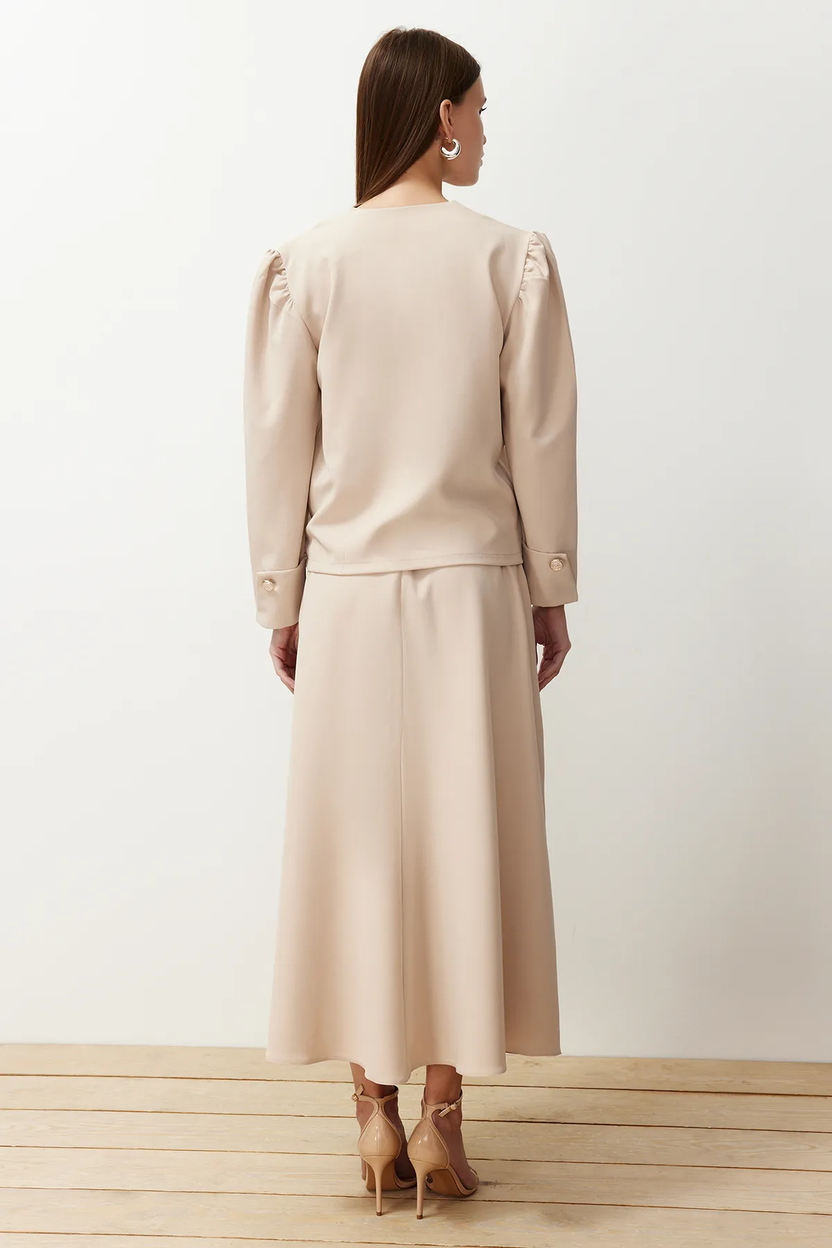 Trendyol Modest  Steinfarbenes Set aus Jacke, Rock, Unterteil und Oberteil aus gewebtem Stoff TCTSS24US00063