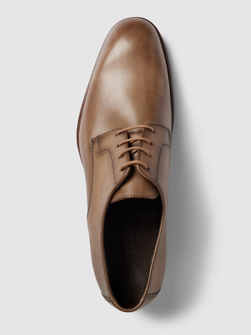 Lederschuhe mit Schnürverschluss in beige