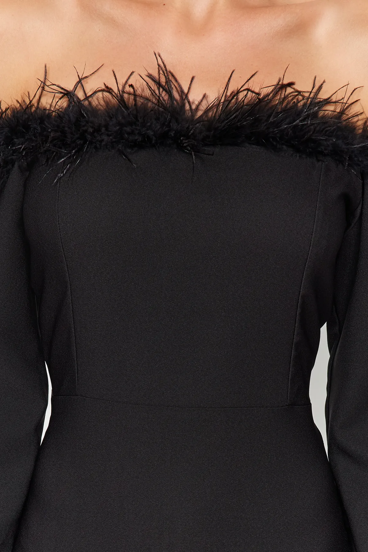 Trendyol Collection  Elegantes schwarzes Abendkleid mit Otriches TPRAW24EL00260
