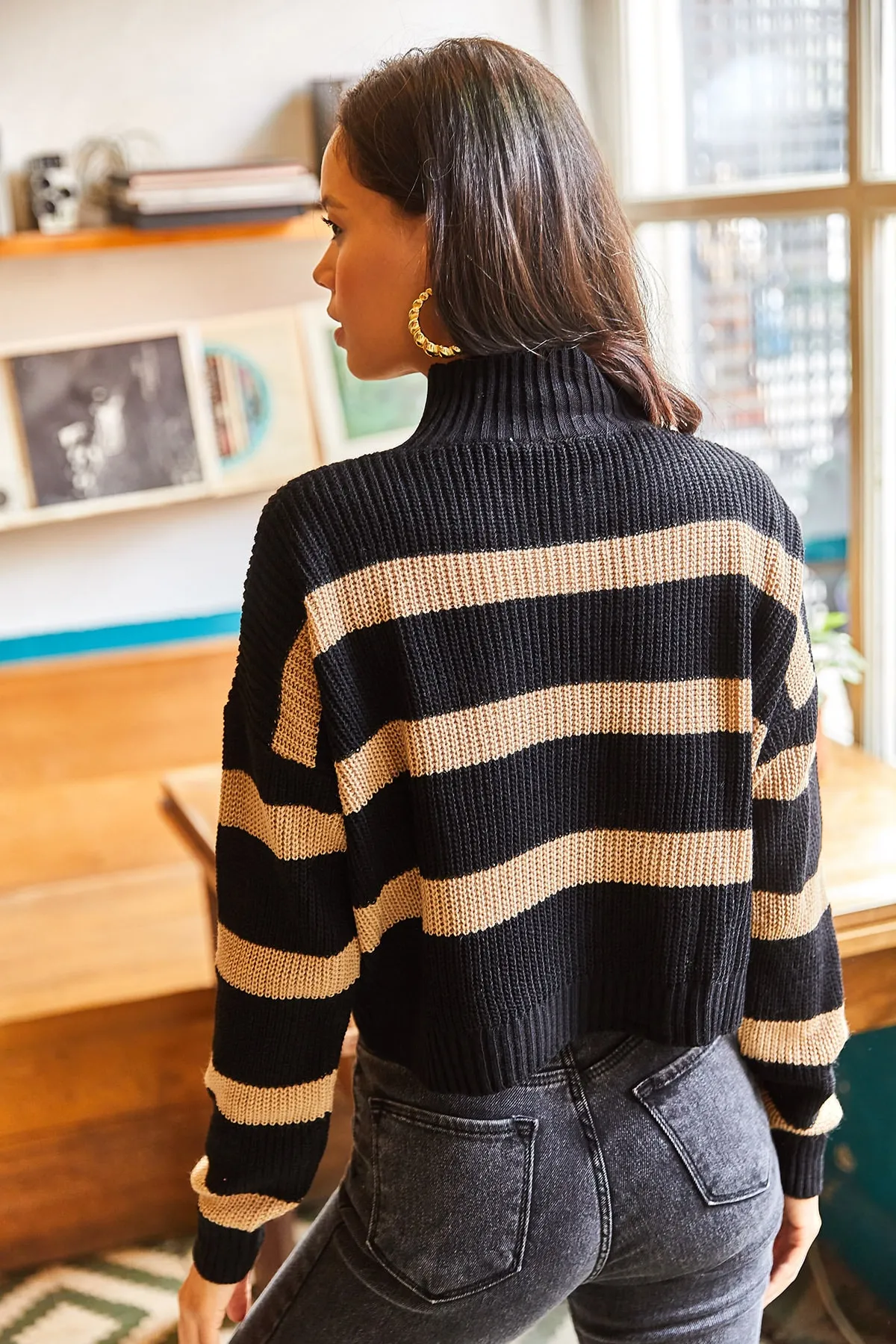 Olalook  Schwarzer, kurzer Strickpullover mit Streifenmuster in Keksform für Damen, KZK-19000402