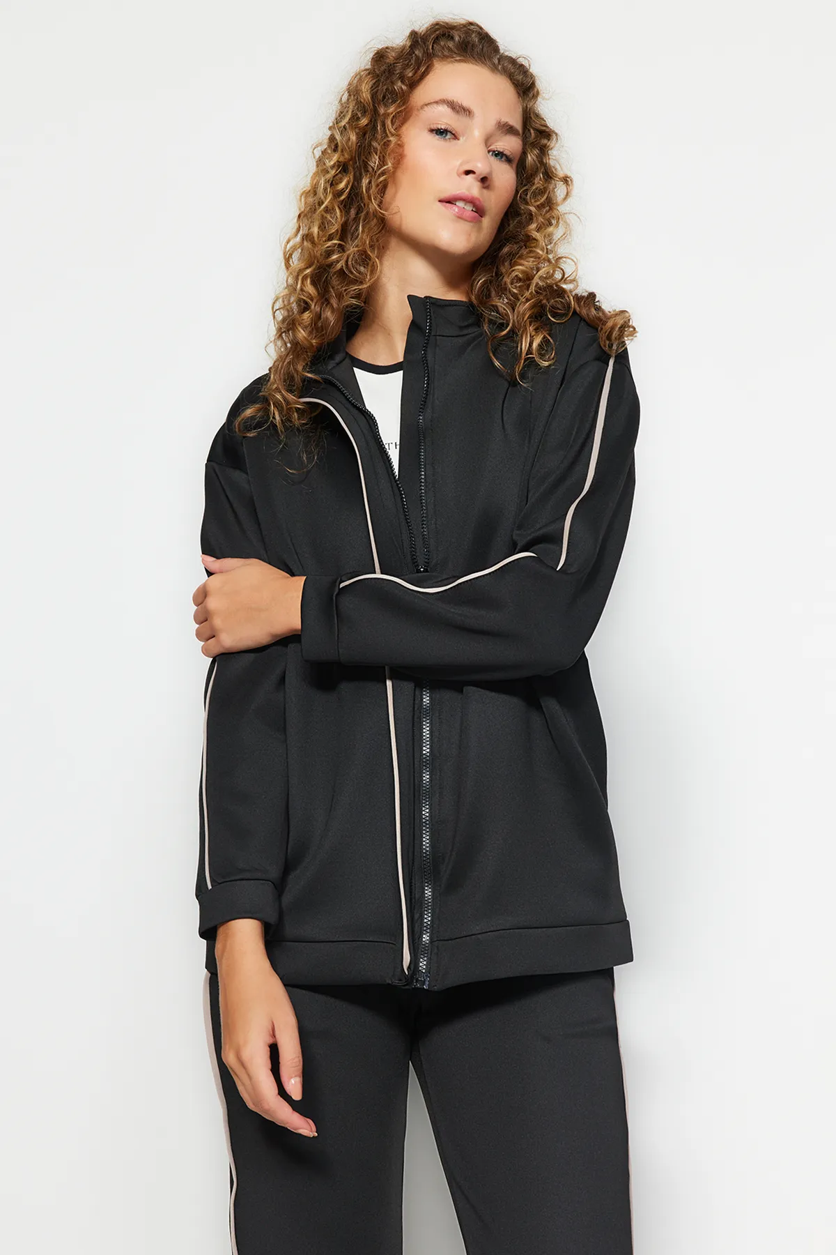 Trendyol Modest  Schwarzes Scuba-Cardigan-Hose-Set aus Strickoberteil und -unterteil mit Reißverschluss TCTAW24US00084
